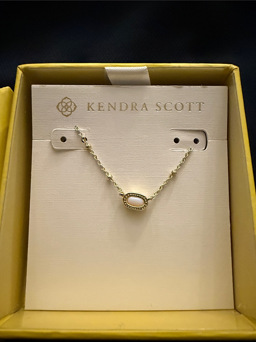 Kendra Scott Gold Pendant Necklace with Cream Stone